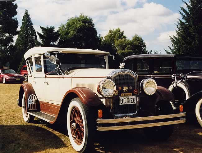 Modèle Mitchell E-40 tourer