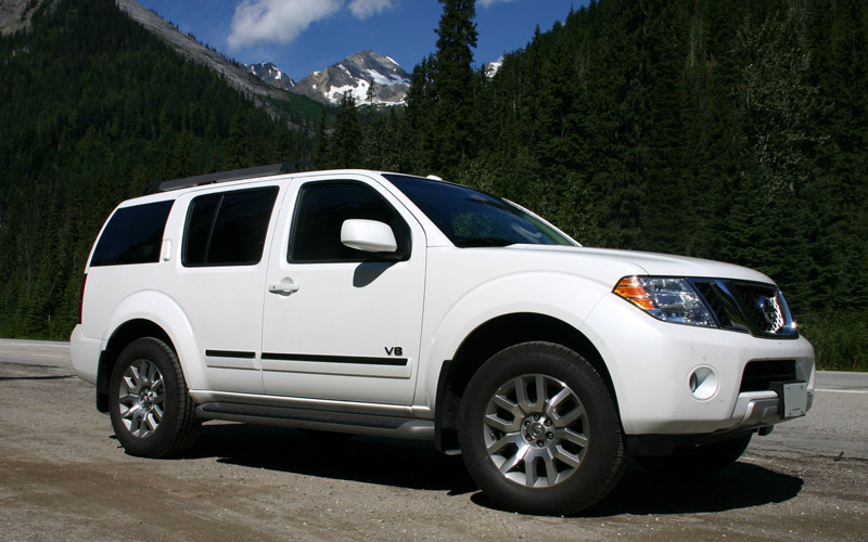 Nissan Pathfinder V8