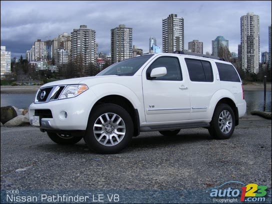 Nissan Pathfinder V8