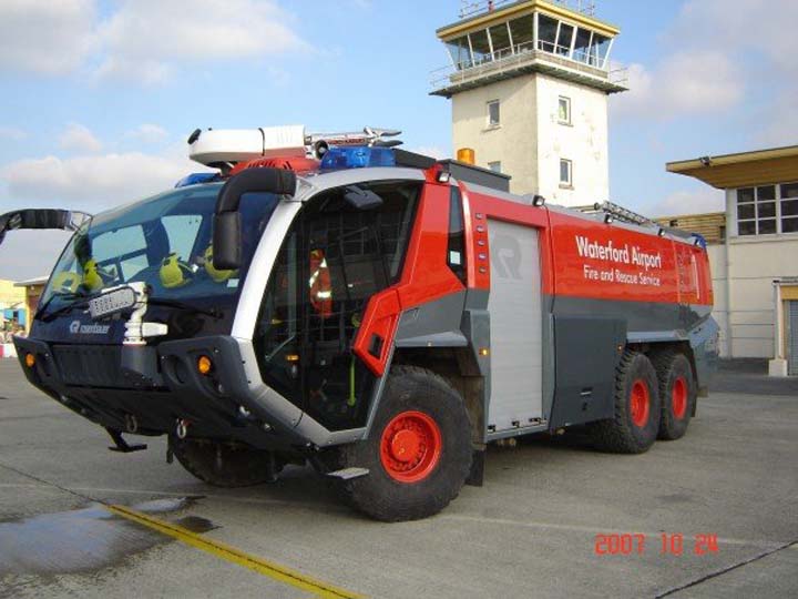 Camion de pompiers de l'aéroport de Rosenbauer