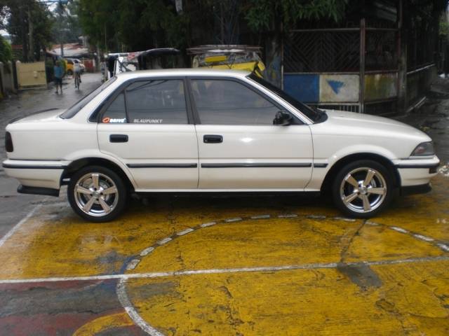 Toyota Corolla 16 GL à hayon