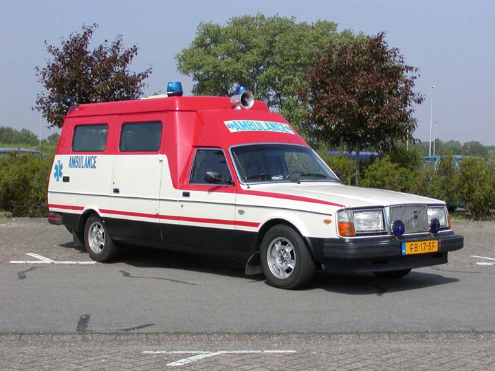 Ambulance Volvo 265