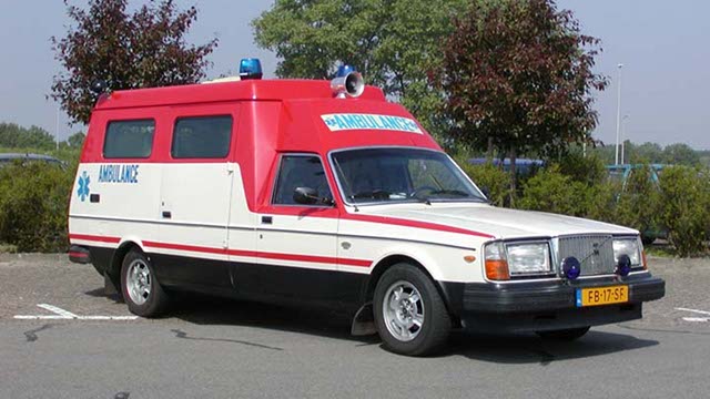 Ambulance Volvo 265