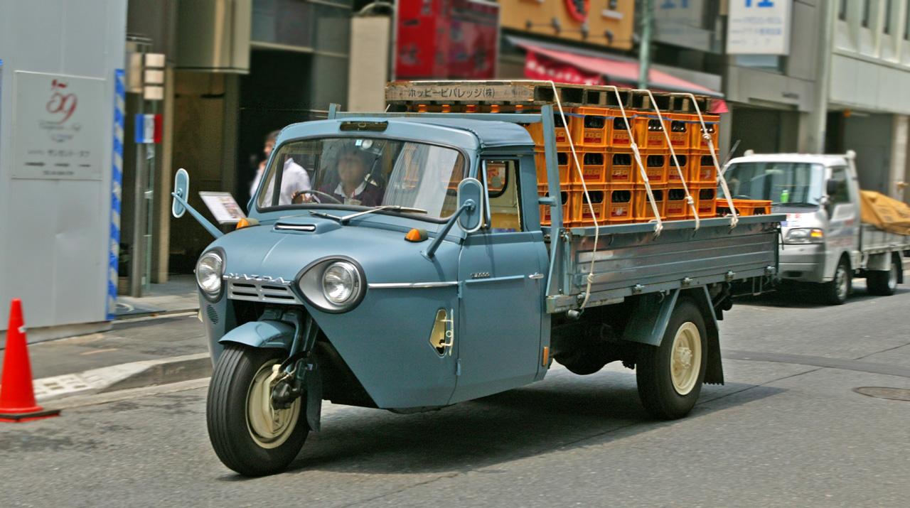 Modèle : Mazda 2000